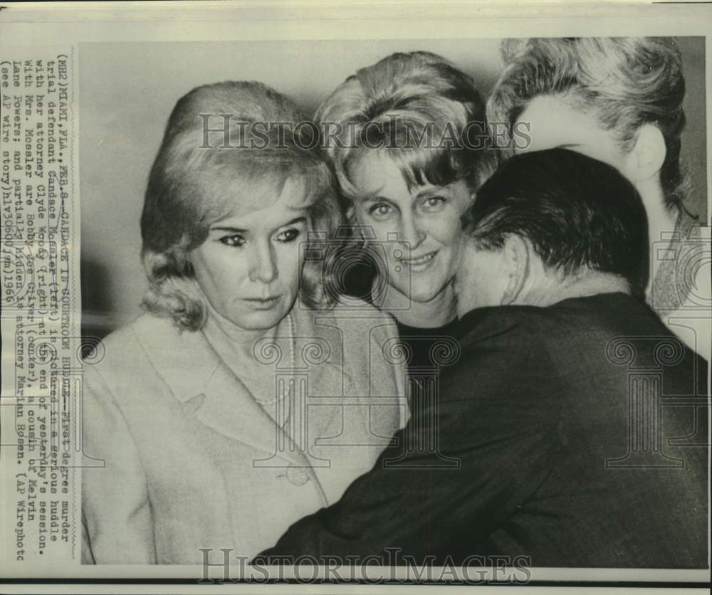1966 Press Photo Candace Mossler with attorneys and family at Miami court