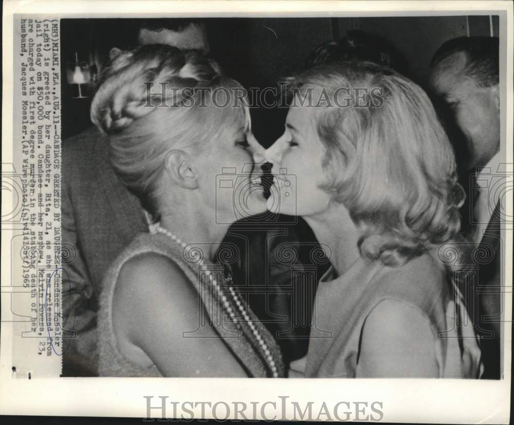 1965 Press Photo Candace Mossler greeted by daughter, Rita, in Miami, Florida