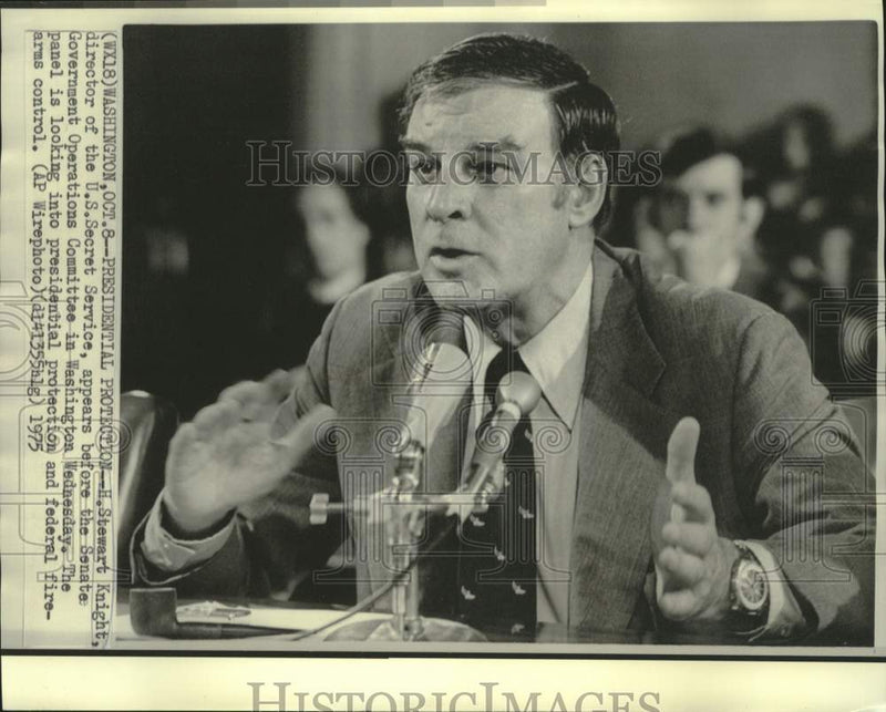 Load image into Gallery viewer, 1975 Press Photo Secret Service Director Stewart Knight at Washington hearing
