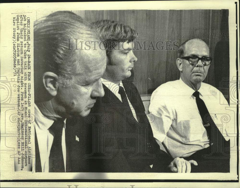 Load image into Gallery viewer, 1971 Press Photo National Airlines crew of hijacked plane with newsmen in Miami
