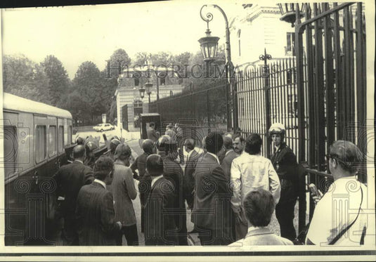 1973 Press Photo Palestine guerrillas hold hostages in Arabian Embassy in Paris