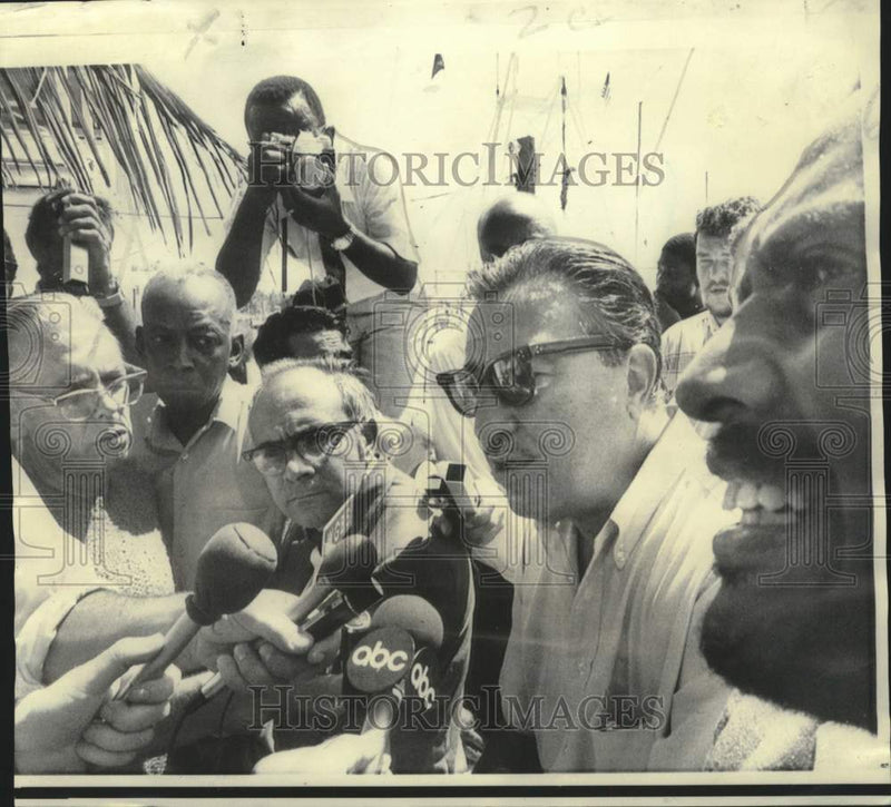 Load image into Gallery viewer, 1969 Press Photo Representative Adam Clayton Powell at Bimini news conference
