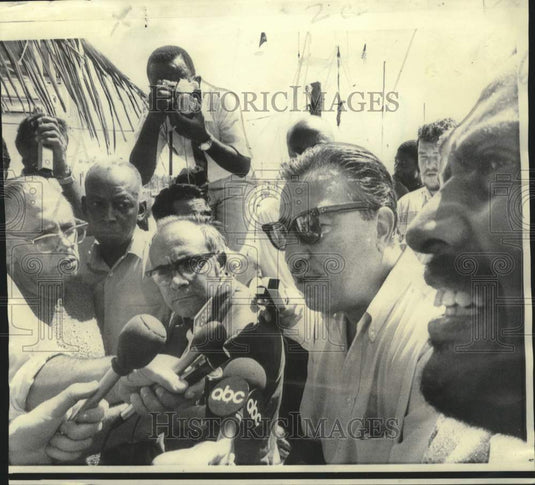 1969 Press Photo Representative Adam Clayton Powell at Bimini news conference