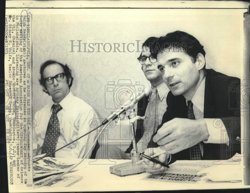 Load image into Gallery viewer, 1971 Press Photo Ralph Nader with Mazzocchi and Wolfe at Philadelphia meeting
