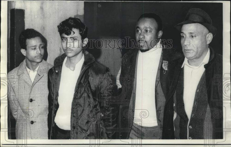 Load image into Gallery viewer, 1968 Press Photo Ahmed Rageh Namer and sons escorted to Brooklyn Criminal Court
