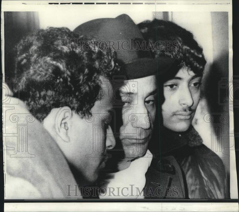 Load image into Gallery viewer, 1968 Press Photo Ahmed and sons leave Brooklyn Criminal Court after arraignment
