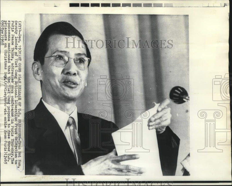 Load image into Gallery viewer, 1968 Press Photo Viet Cong leader Tran Hoi Nam at Paris Peace Talks - now35741
