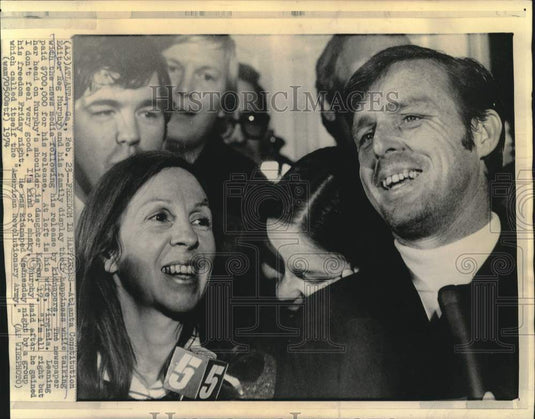 1974 Press Photo Released kidnap victim Reg Murphy with family in Atlanta, GA