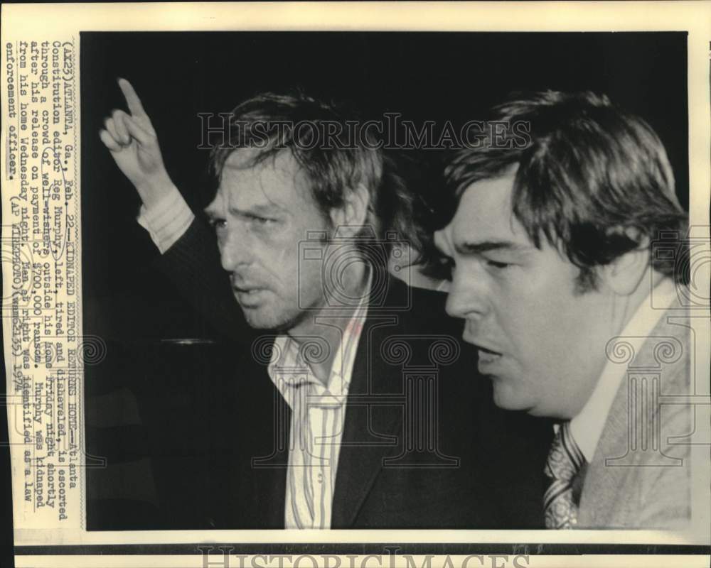 1974 Press Photo Kidnapped Reg Murphy escorted home after release in Atlanta