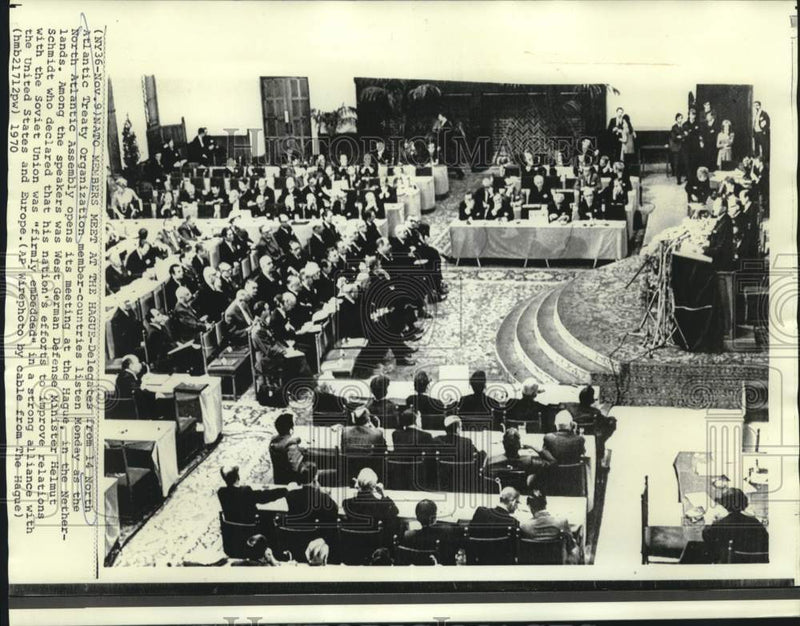 Load image into Gallery viewer, 1970 Press Photo North Atlantic Treaty Organization delegates meet at The Hague
