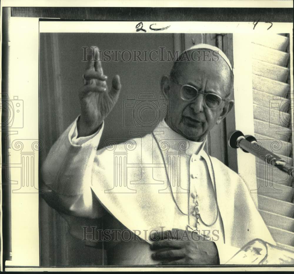1973 Press Photo Pope Paul IV gives noon blessing from Castel Gandolfo, Italy