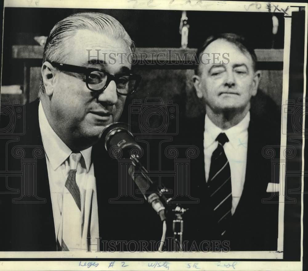 1970 Press Photo Senators Jules Mollers and Claude Duval debate bill in LA