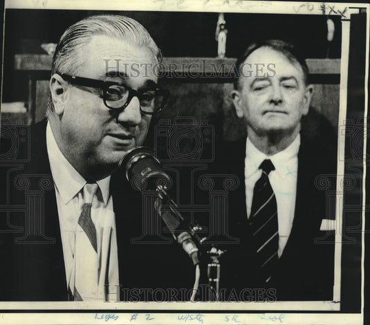 1970 Press Photo Senators Jules Mollers and Claude Duval debate bill in LA