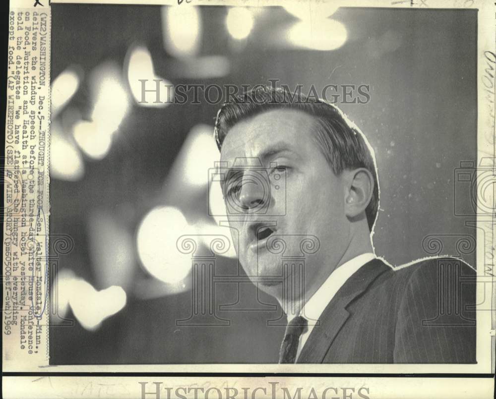 1969 Press Photo Senator Walter Mondale at White House nutrition conference