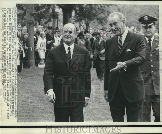 1968 Press Photo President Johnson and Josef Kalsu at White House ceremony