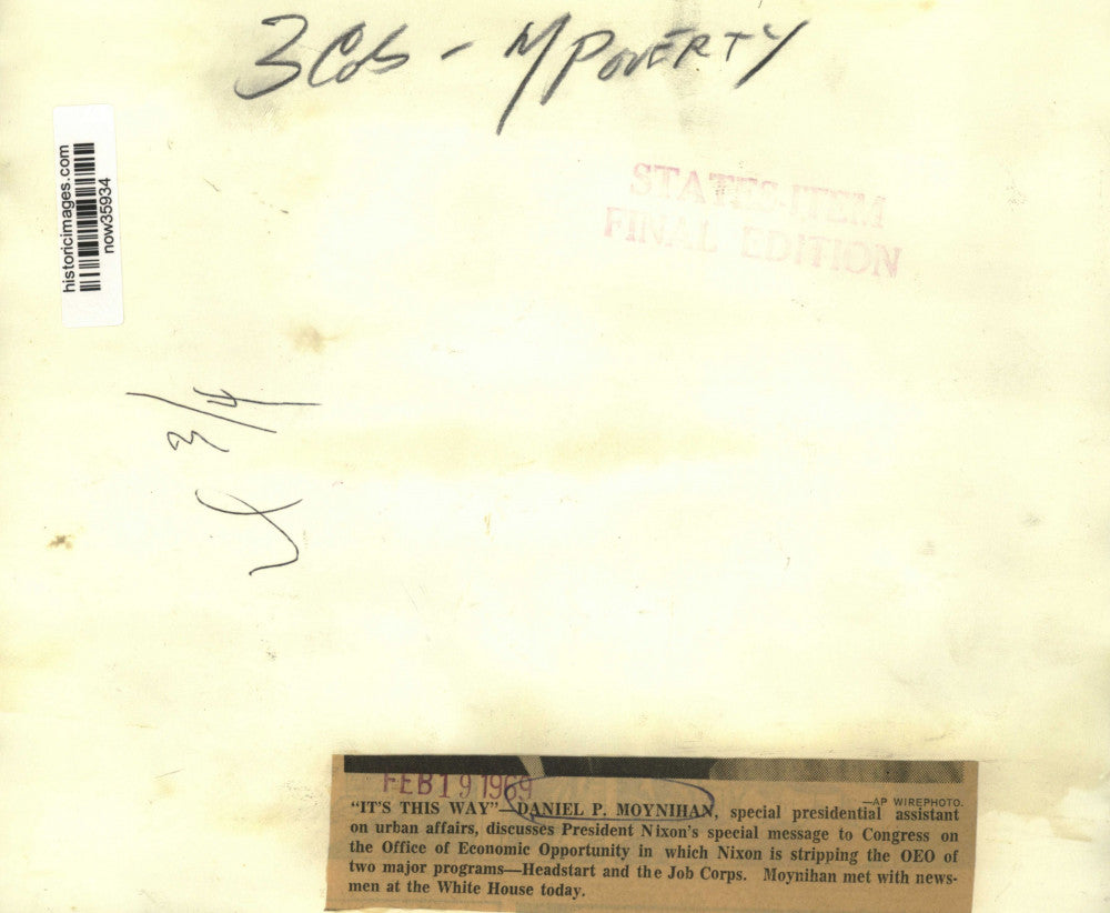 1969 Press Photo Daniel Moynihan discusses special OEO message to Congress