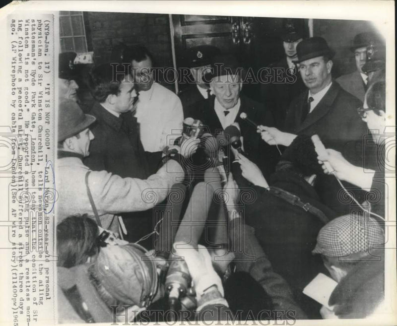 Load image into Gallery viewer, 1965 Press Photo Winston Churchill's physician Lord Moran with newsmen in London
