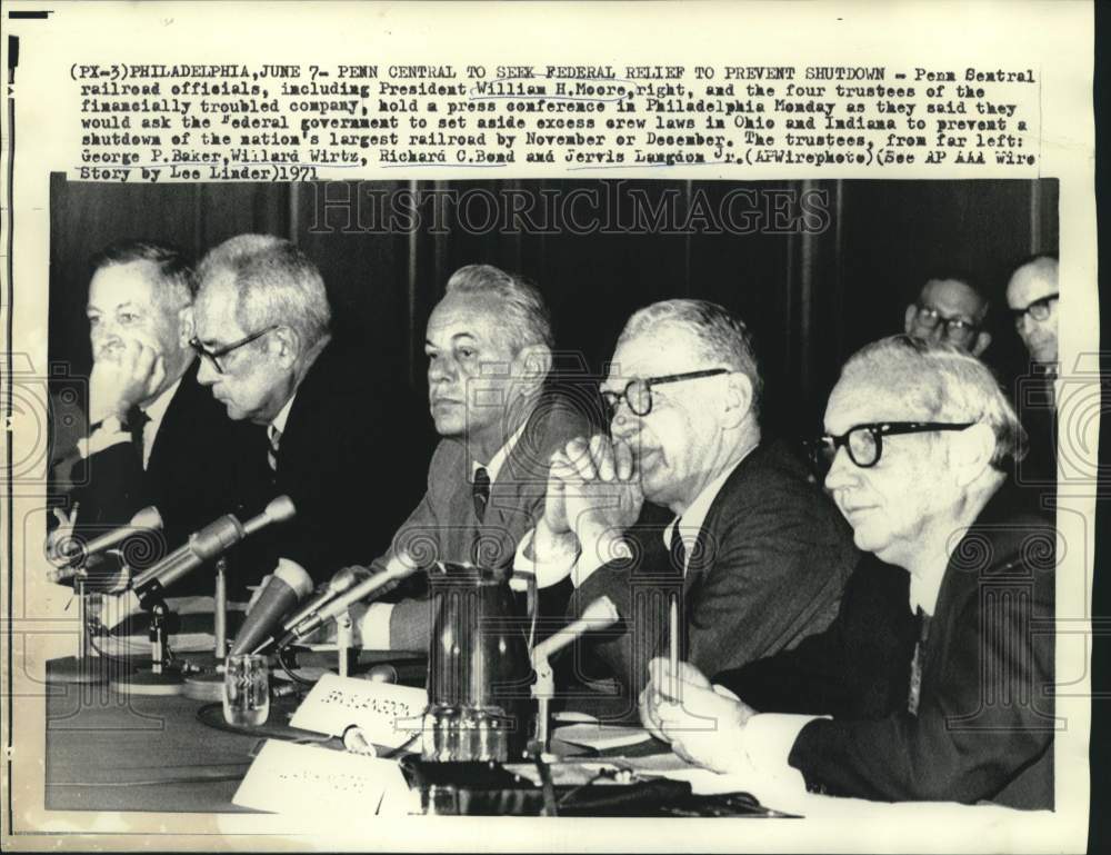 1971 Press Photo Penn Central President William Moore and trustees meet in PA