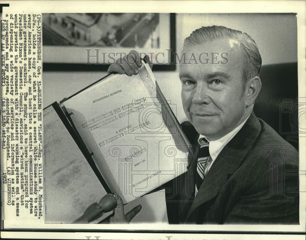 1972 Press Photo Representative William Moorhead hold White House secret study