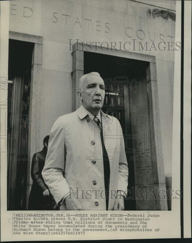 Load image into Gallery viewer, 1975 Press Photo Judge Charles Richey leaves U.S. District Court building in DC
