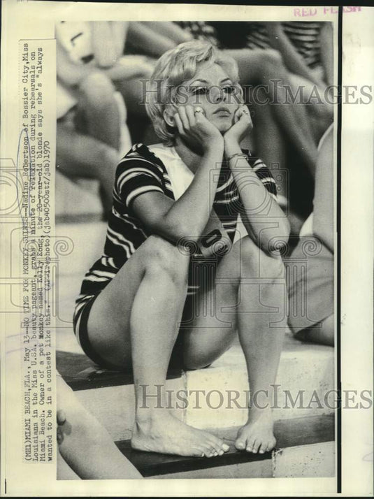 1970 Press Photo Miss Louisiana Nadine Robertson relaxes in Miami for Miss USA