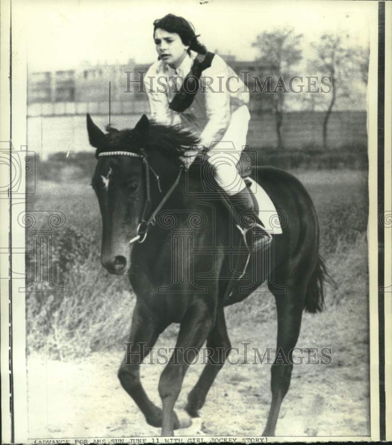 Load image into Gallery viewer, 1972 Press Photo Budapest's Margit Rapatyi, jockey, goes through paces
