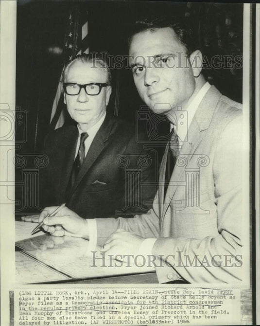 1966 Press Photo Arkansas' David Pryor signs loyalty pledge before Kelly Bryant