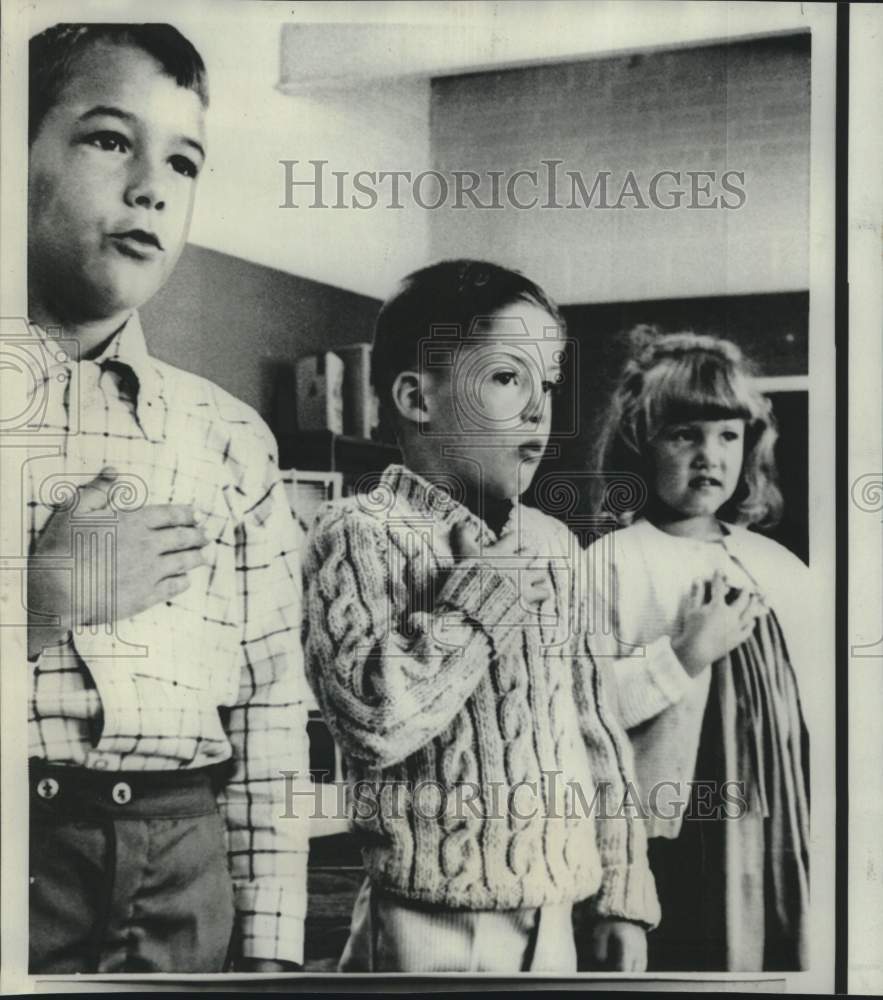1968 Press Photo NC heart patient David Purdy places hand over heart in pledge