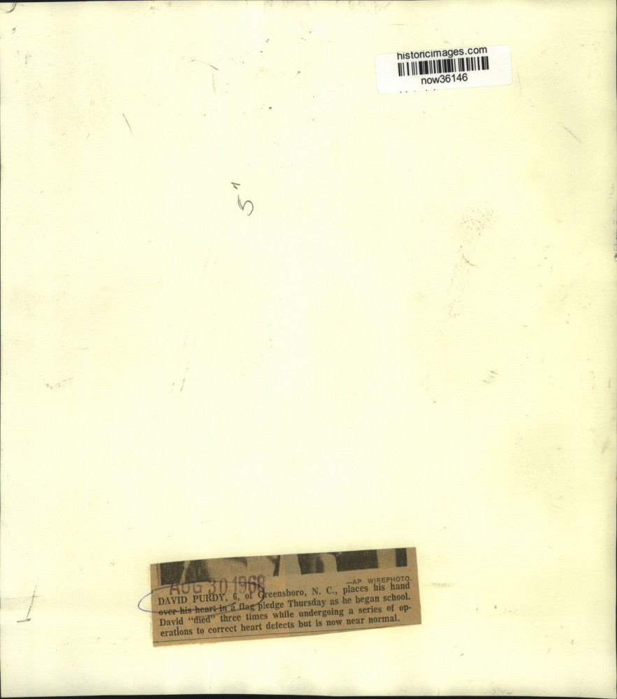 1968 Press Photo NC heart patient David Purdy places hand over heart in pledge