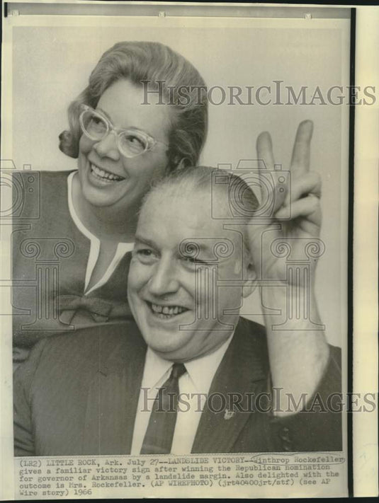 1966 Press Photo Winthrop Rockefeller, wife smile at landslide Arkansas victory