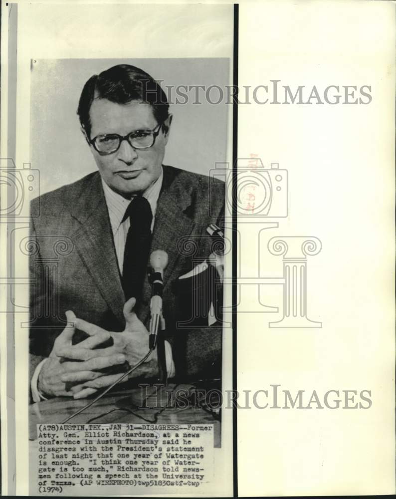 1974 Press Photo Elliott Richardson addresses Austin, Texas news conference