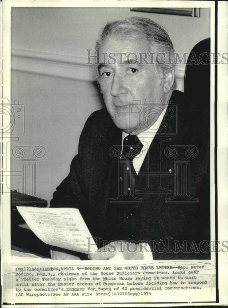 1974 Press Photo House Judiciary Rep. Peter Rodino looks over White House letter