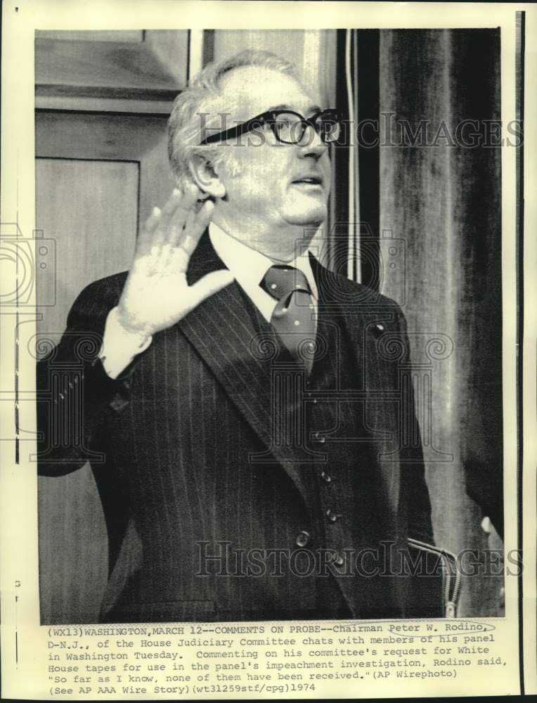 Load image into Gallery viewer, 1974 Press Photo Peter Rodino chats with House Judiciary committee members
