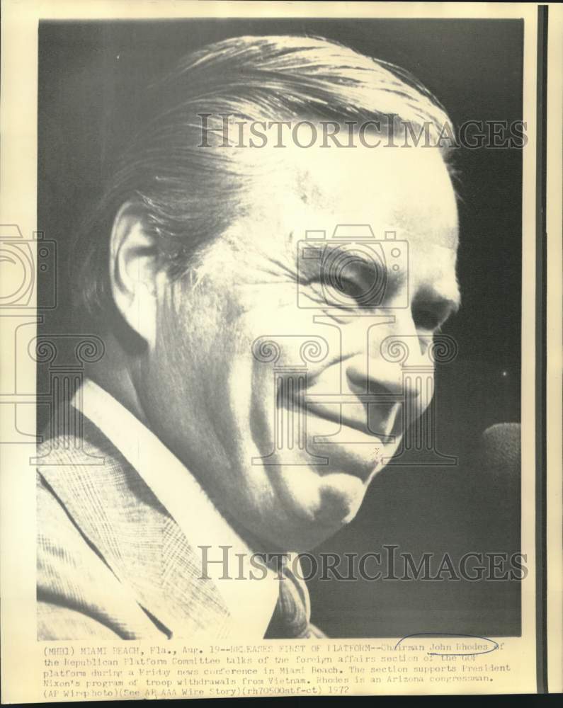 Load image into Gallery viewer, 1972 Press Photo Republican John Rhodes at Miami news conference - now36470
