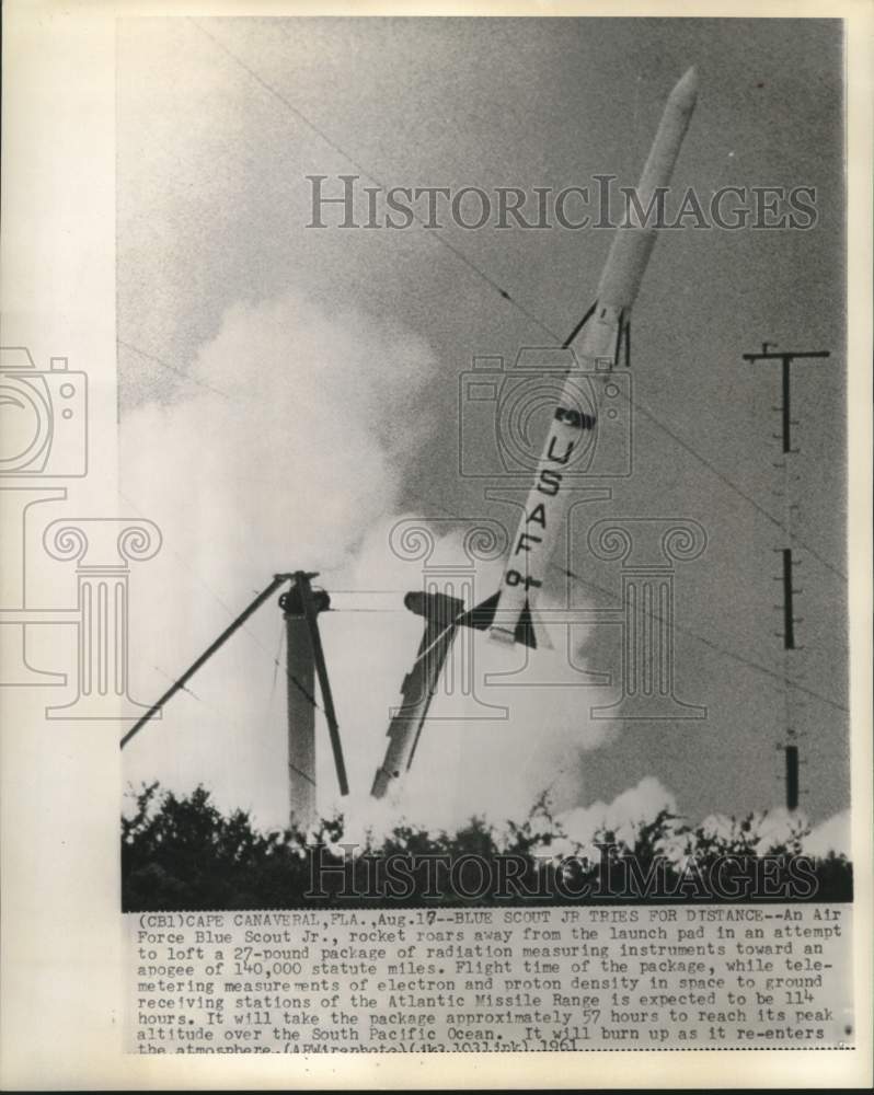 Load image into Gallery viewer, 1961 Press Photo USAF Blue Scout Jr. roars from Cape Canaveral launch pad
