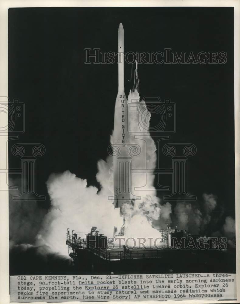 Load image into Gallery viewer, 1964 Press Photo Delta rocket propels Explorer 26 into orbit from Cape Kennedy
