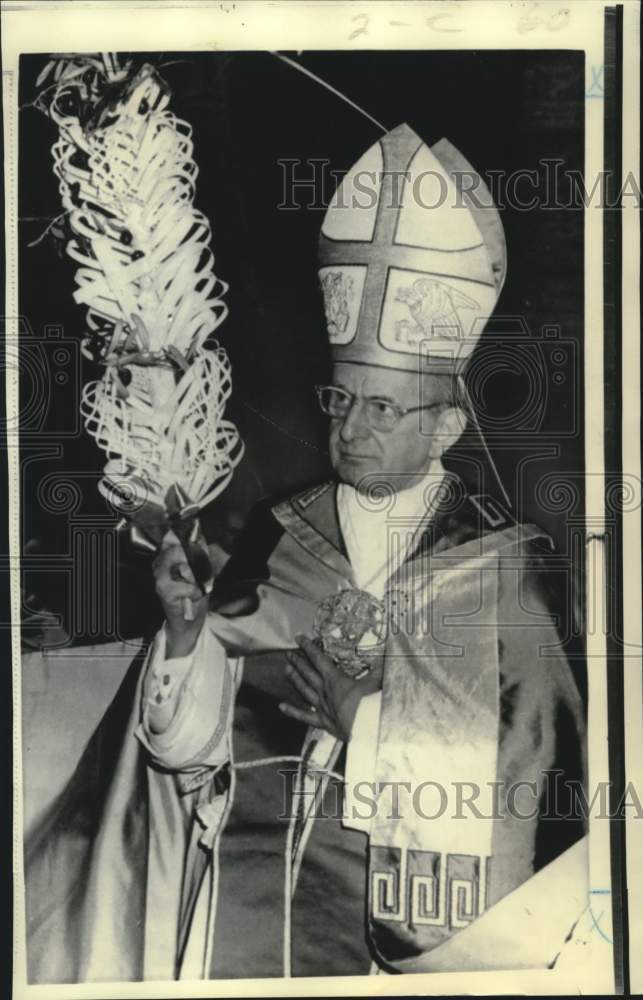 1972 Press Photo Pope Paul VI holds a palm frond during Holy Week, Vatican City