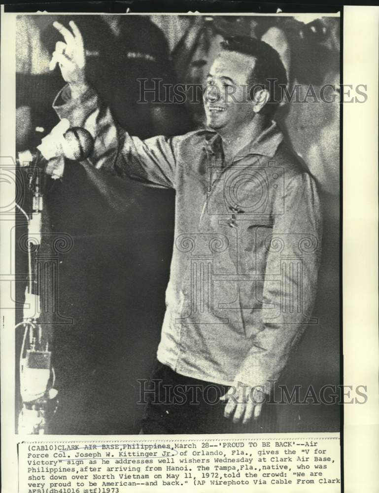 Load image into Gallery viewer, 1973 Press Photo Air Force Col. Joseph W. Kittinger arrives at Clark Air Base
