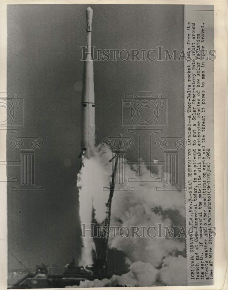 Load image into Gallery viewer, 1962 Press Photo Thor-Delta attempts to put Solar Observatory into orbit
