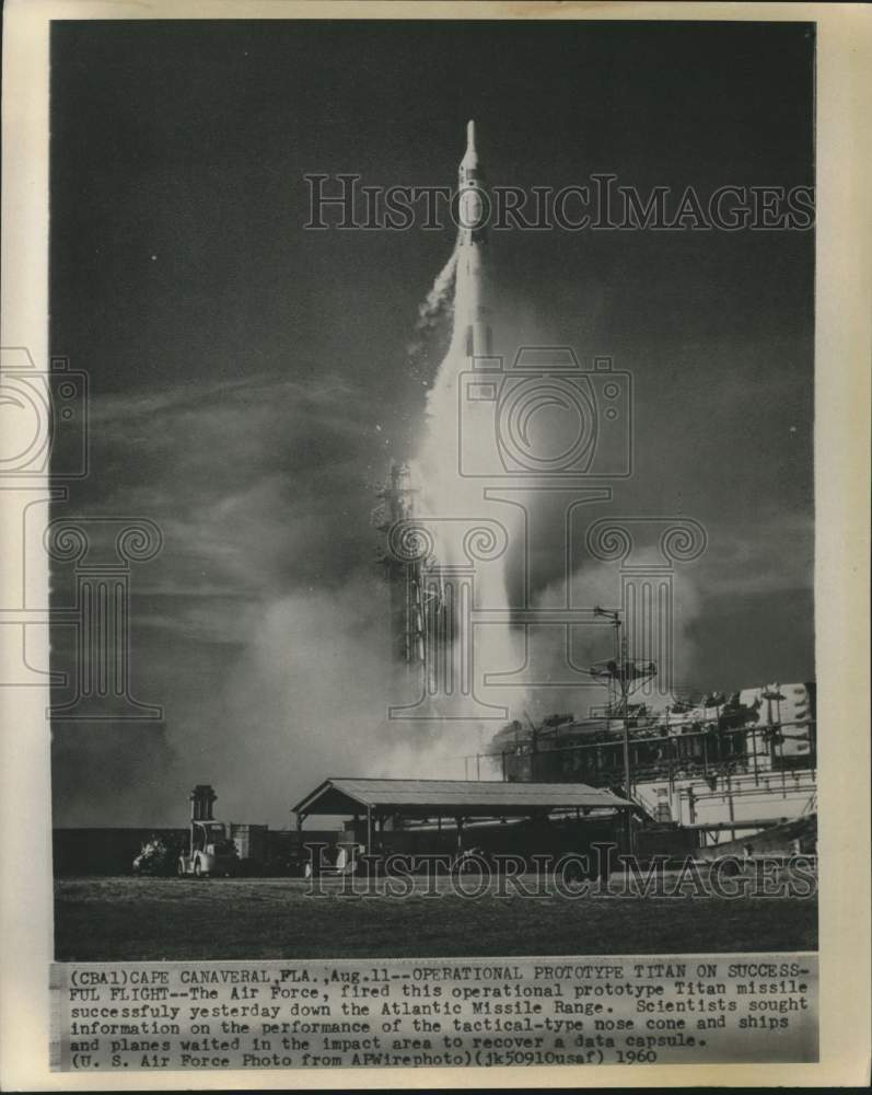 Load image into Gallery viewer, 1960 Press Photo Operational prototype Titan missile successful launch
