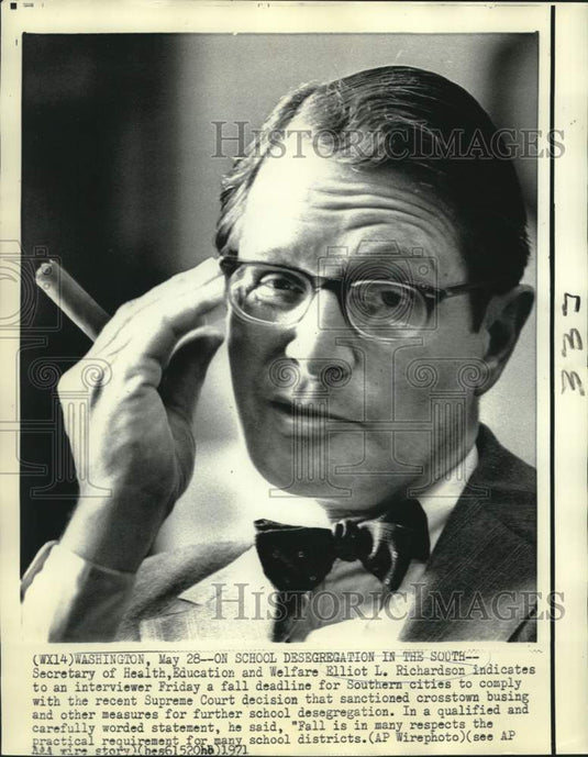 1971 Press Photo HEW Secretary Elliot Richardson interviewed in Washington