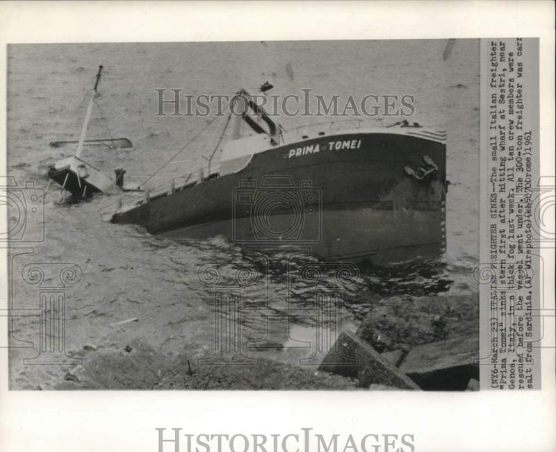 Load image into Gallery viewer, 1961 Press Photo Italian freighter "Prima Tomei" sinking in Genoa, Italy
