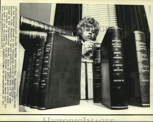 1971 Press Photo Margaret Riley works on Representative Wm. Natcher's Journals