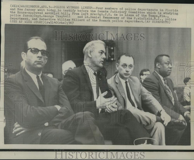 Load image into Gallery viewer, 1967 Press Photo Police department members testify at anti-riot hearing
