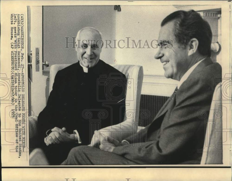 Load image into Gallery viewer, 1973 Press Photo Archbishop Luigi Raimondi meets with Pres. Nixon, Washington
