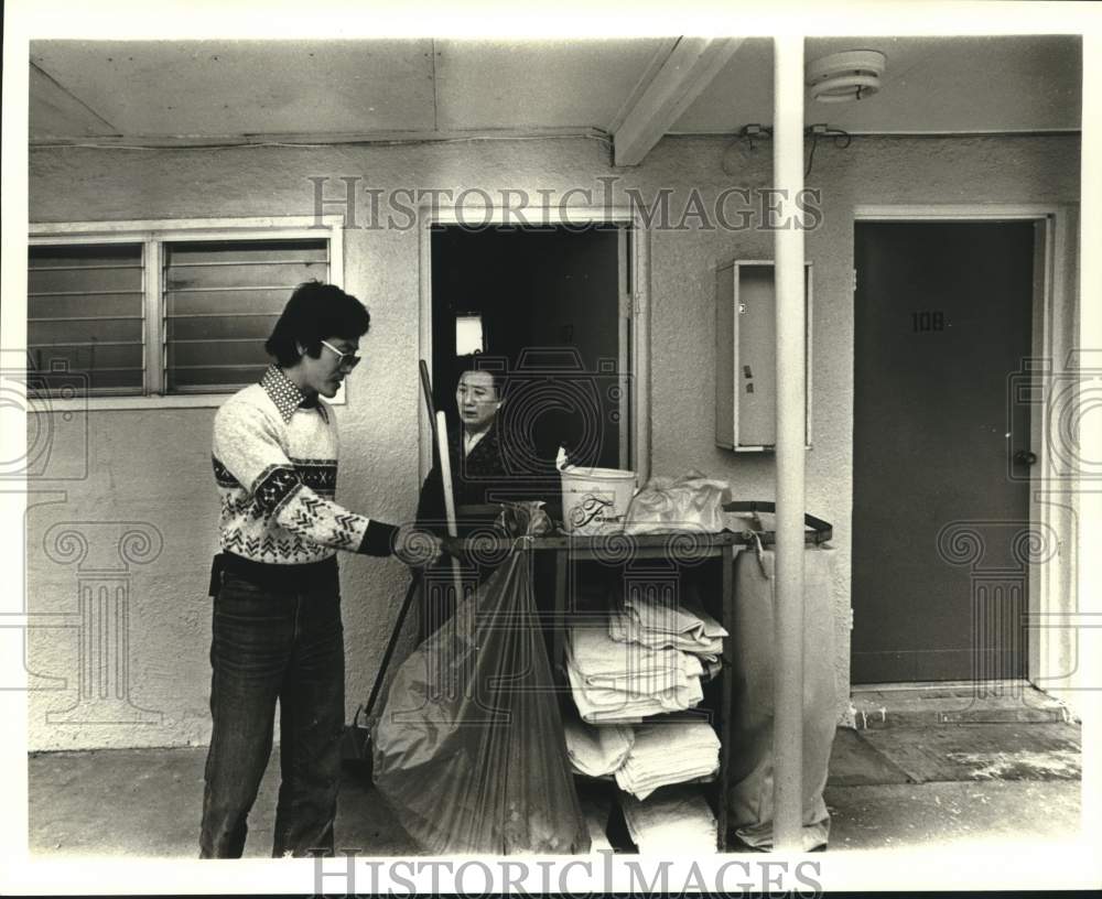 1980 Press Photo Rainbow Inn, 4307 Airline, housekeepers - now36916