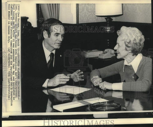 1976 Press Photo Governor Robert Ray and Mary Smith after platform appointment