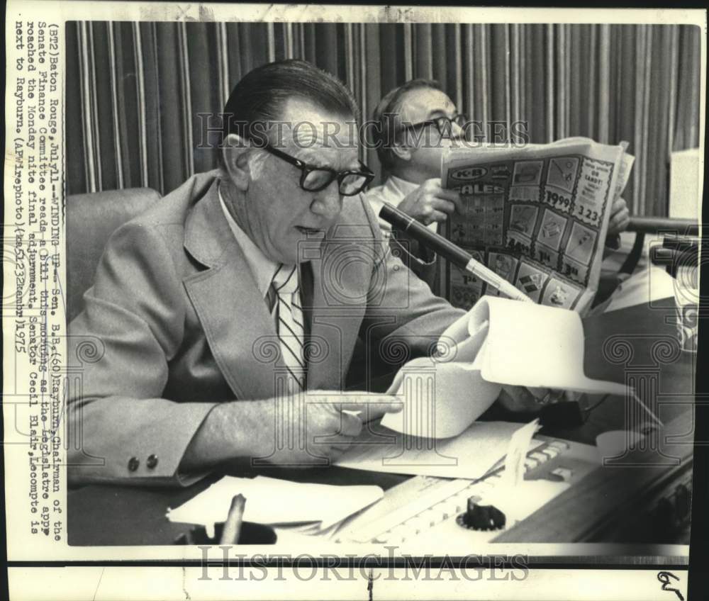1975 Press Photo Senators B.B. Rayburn and Cecil Blair read a bill in Louisiana