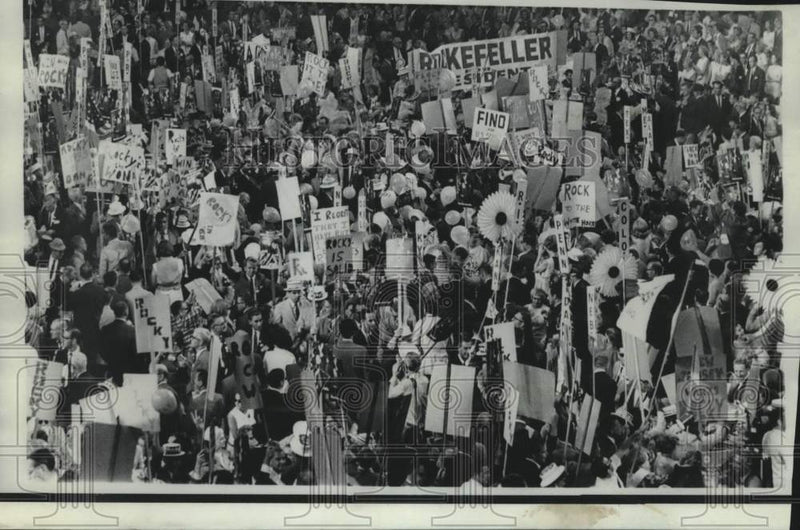 Load image into Gallery viewer, 1968 Press Photo Demonstration for Rockefeller at Republican National Convention
