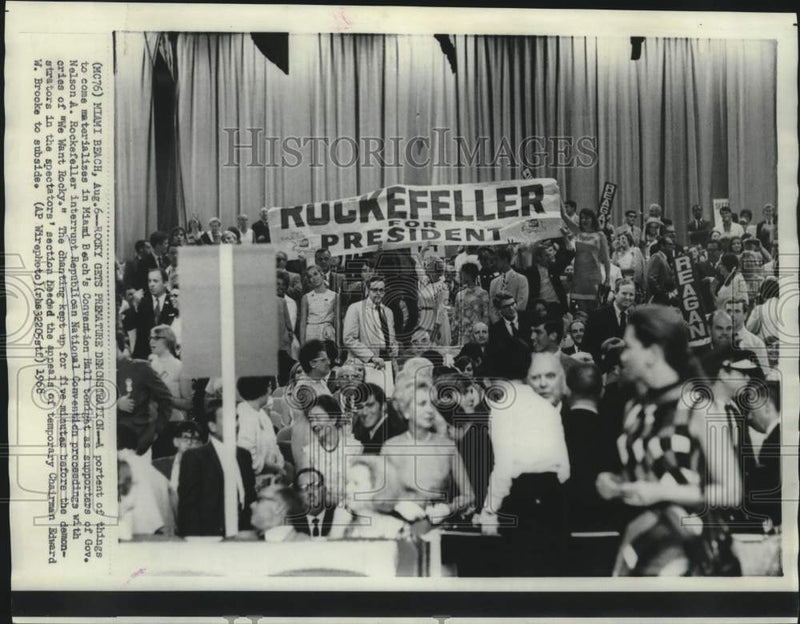 Load image into Gallery viewer, 1968 Press Photo Nelson Rockefeller supporters chant at the GOP convention, FL.

